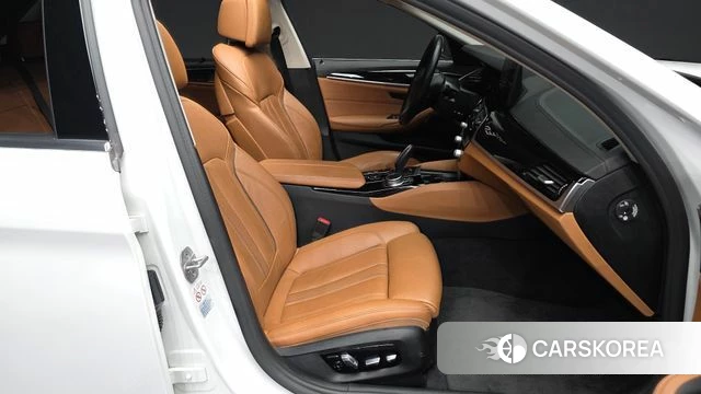 BMW 5 Series (G30) 2022 Белый из Кореи, фото 2