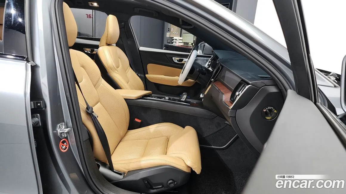 Volvo V60 Cross-Country 2nd Generation 2020 Серый из Кореи, фото 2