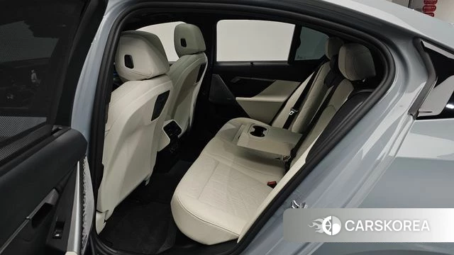 BMW i5 (G60) 2025 Серебристо-серый из Кореи, фото 2