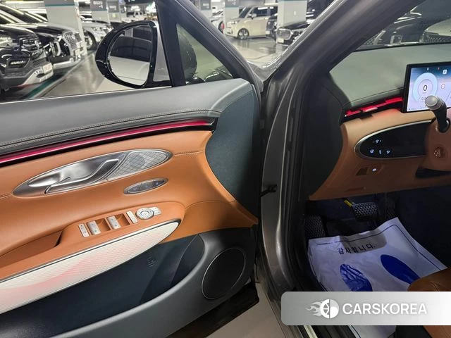Genesis GV70 2024 Серебристо-серый из Кореи, фото 2