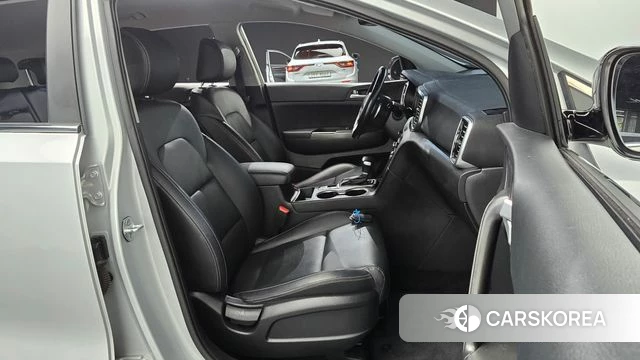 Kia Sportage The Bold 2021 Серебряный из Кореи, фото 2