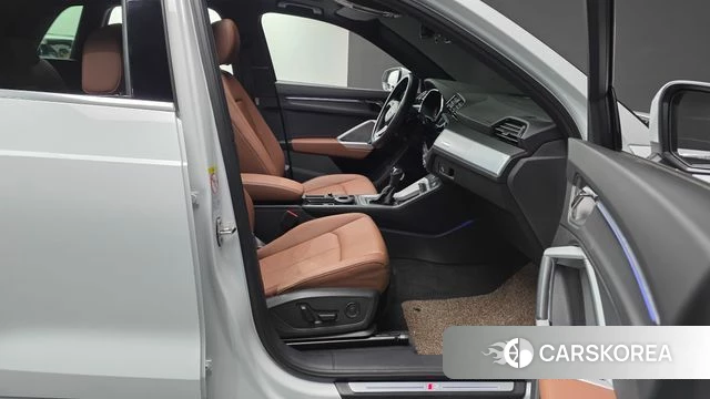 Audi Q3 (F3) 2022 Белый из Кореи, фото 2
