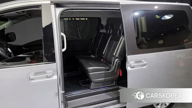 Hyundai Staria 2022 Серебряный из Кореи, фото 2