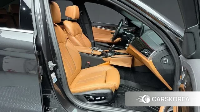 BMW 5 Series (G30) 2020 Серый из Кореи, фото 2