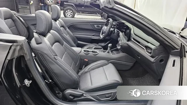 Ford Mustang 7th Generation 2024 Черный из Кореи, фото 2