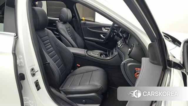 Mercedes-Benz E-Class W213 2023 Белый из Кореи, фото 2