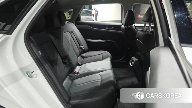 Kia The New K5 3rd generation 2023 Белый из Кореи, фото 2