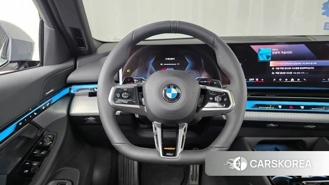 BMW 5 Series (G60) 2025 Светло-серебряный цвет из Кореи, фото 2