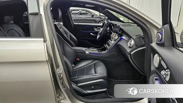 Mercedes-Benz GLC-Class X253 2021 Песочный из Кореи, фото 2