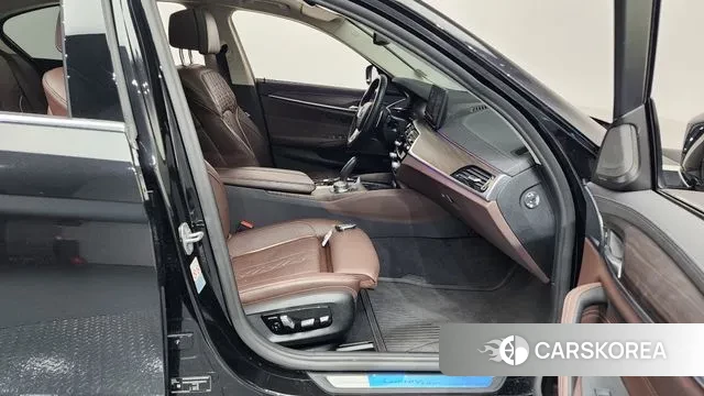 BMW 5 Series (G30) 2021 Черный из Кореи, фото 2