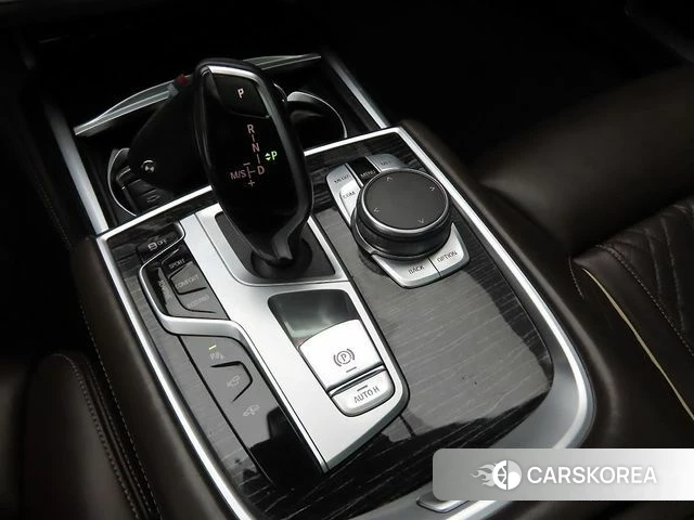 BMW 7 Series (G11) 2021 Черный из Кореи, фото 2