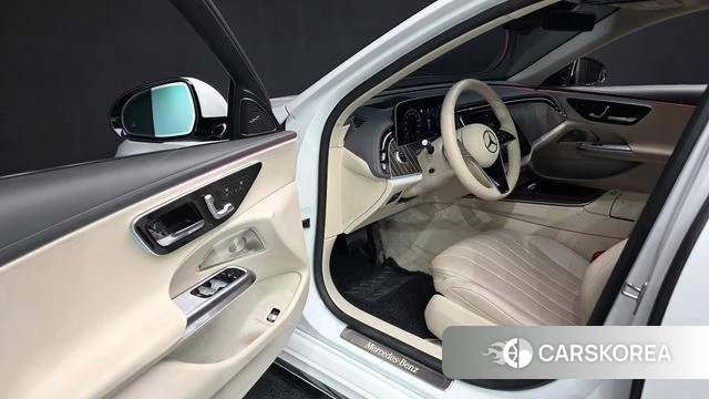 Mercedes-Benz E-Class W214 2024 Белый из Кореи, фото 2