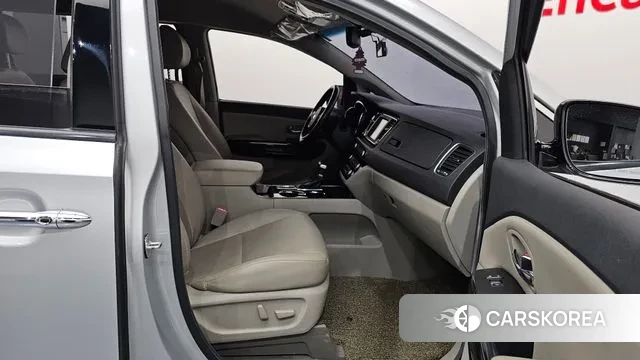 Kia The New Carnival 2018 Серебряный из Кореи, фото 2