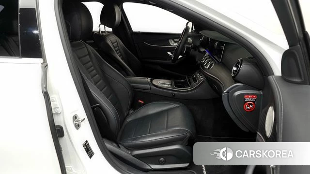 Mercedes-Benz E-Class W213 2022 Белый из Кореи, фото 2