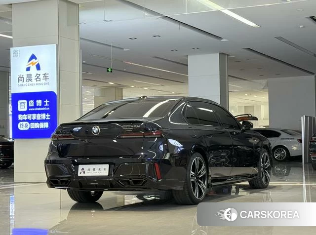 BMW 7 series 2023 Черный из Китая, фото 2