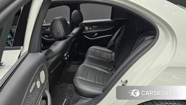 Mercedes-Benz E-Class W213 2022 Белый из Кореи, фото 2