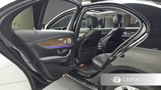 Mercedes-Benz E-Class W213 2018 Черный из Кореи, фото 2