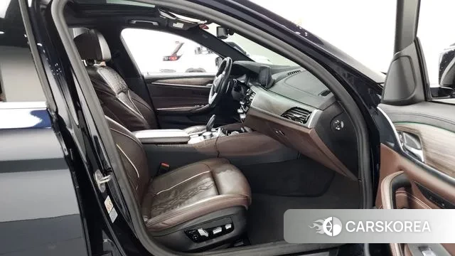 BMW 5 Series (G30) 2019 Черный из Кореи, фото 2