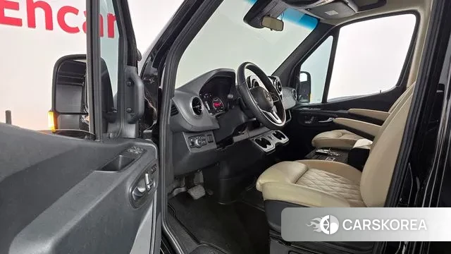 Mercedes-Benz Sprinter 2023 Черный из Кореи, фото 2