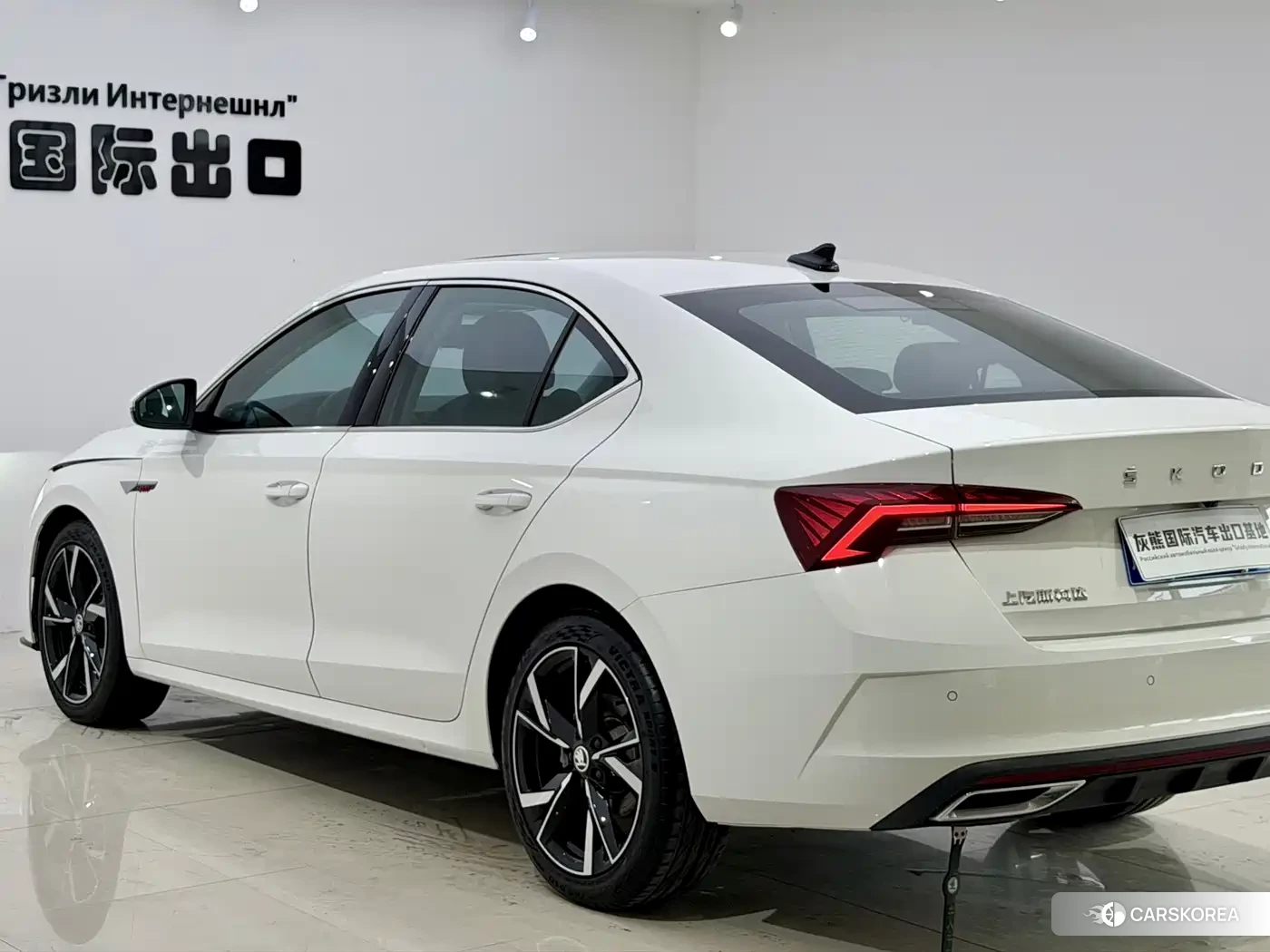 Skoda Octavia 2023 Белый из Китая, фото 2