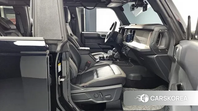 Ford Bronco 6th Generation 2025 Черный из Кореи, фото 2