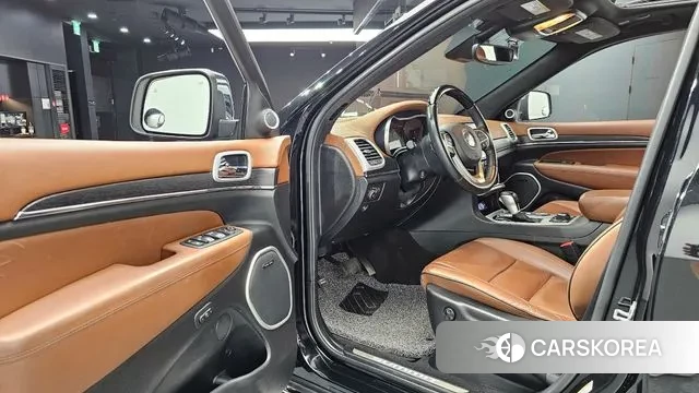 Jeep Grand Cherokee 2021 Черный из Кореи, фото 2