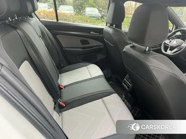 Volkswagen Golf 2025 Белый из Китая, фото 2