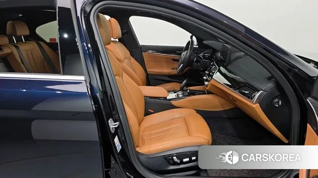 BMW 5 Series (G30) 2021 Черный из Кореи, фото 2