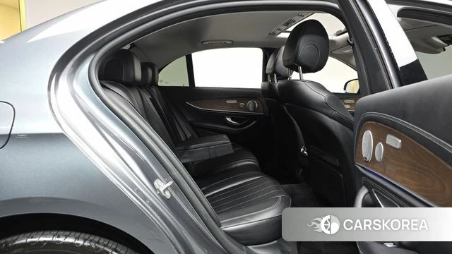 Mercedes-Benz E-Class W213 2018 Серый из Кореи, фото 2