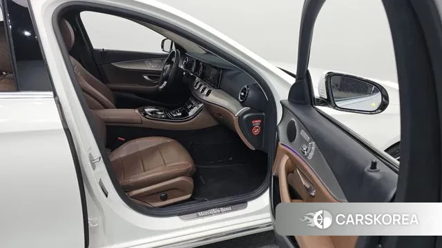 Mercedes-Benz E-Class W213 2018 Белый из Кореи, фото 2