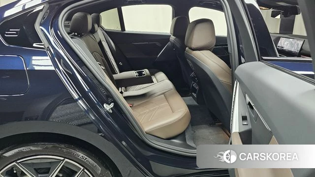 BMW 5 Series (G60) 2024 Черный из Кореи, фото 2