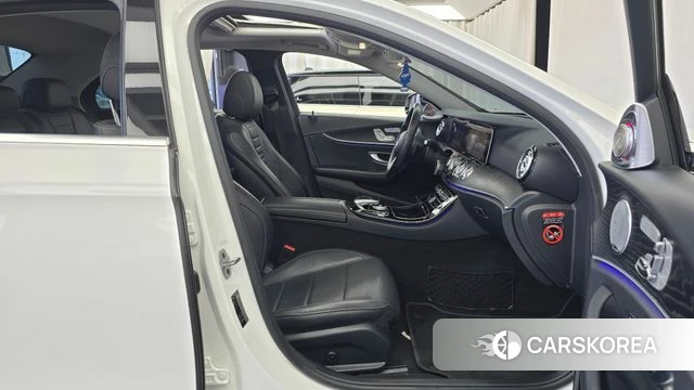 Mercedes-Benz E-Class W213 2018 Белый из Кореи, фото 2