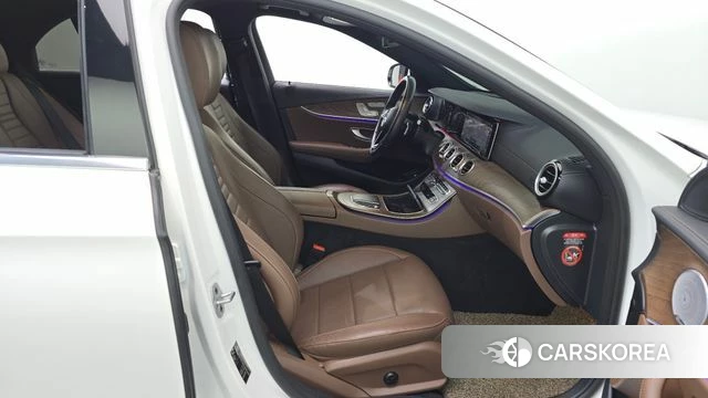 Mercedes-Benz E-Class W213 2021 Белый из Кореи, фото 2