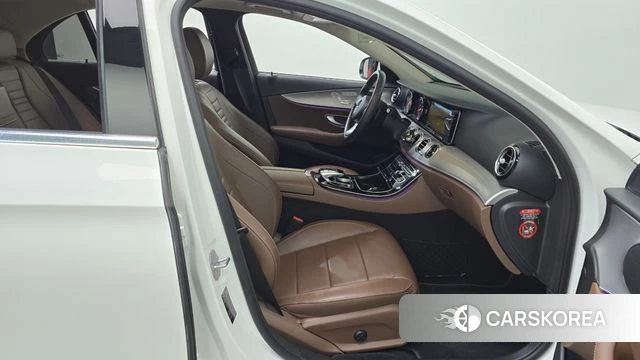 Mercedes-Benz E-Class W213 2018 Белый из Кореи, фото 2