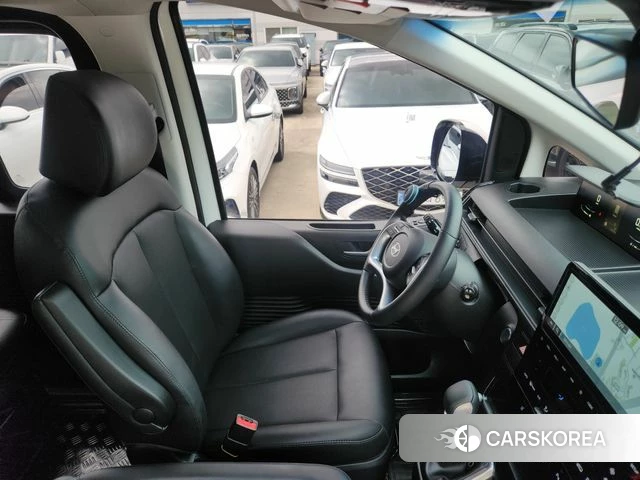 Hyundai Staria 2025 Белый из Кореи, фото 2