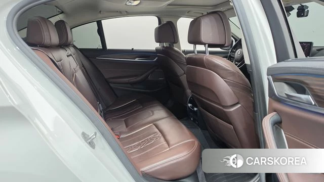 BMW 5 Series (G30) 2022 Белый из Кореи, фото 2