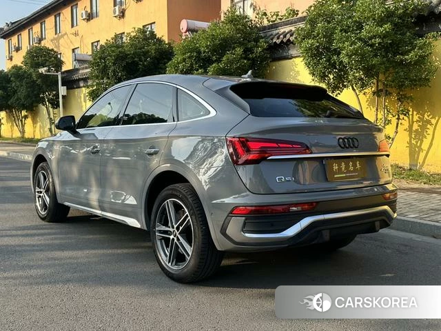 Audi Q5L Sportback 2021 Серебристо-серый из Китая, фото 2