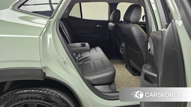Chevrolet (GM Daewoo) Trax Crossover 2023 Зеленый из Кореи, фото 2