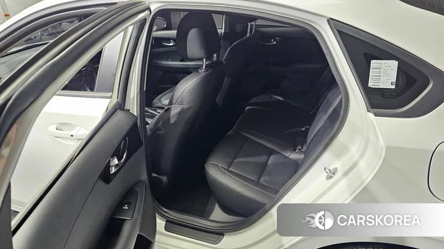Kia The New K3 2nd generation 2024 Белый из Кореи, фото 2
