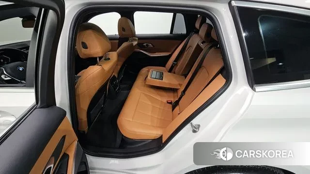 BMW 3 Series (G20) 2023 Белый из Кореи, фото 2