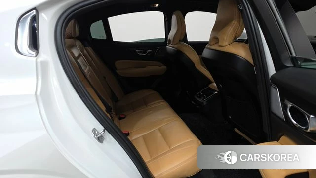Volvo S60 3rd generation 2021 Белый из Кореи, фото 2