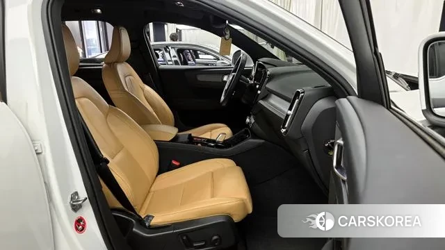 Volvo XC40 2021 Белый из Кореи, фото 2