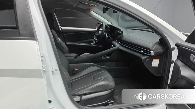 Hyundai The New Avante Hybrid (CN7) 2025 Белый из Кореи, фото 2