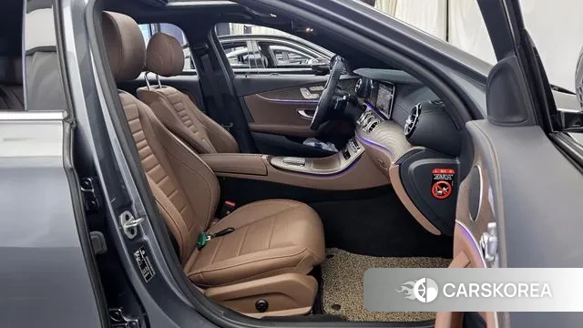 Mercedes-Benz E-Class W213 2023 Серый из Кореи, фото 2