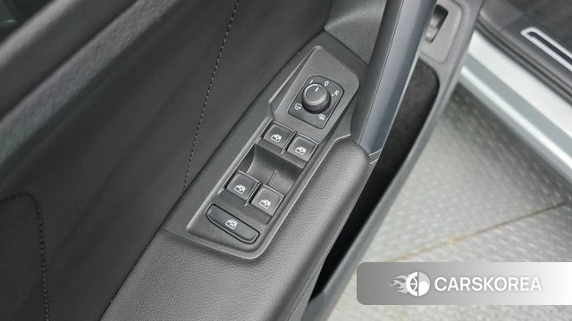 Volkswagen Tiguan second Generation 2023 Серебряный из Кореи, фото 2