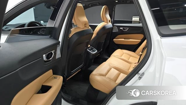 Volvo XC60 second Generation 2023 Белый из Кореи, фото 2