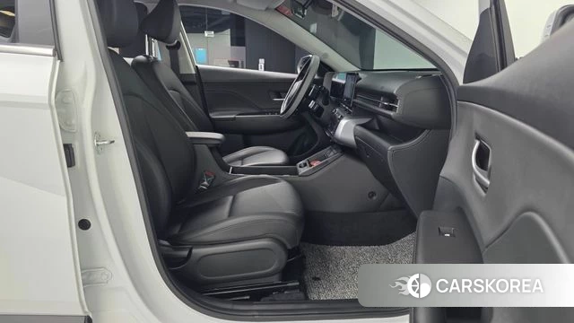 Hyundai Kona (SX2) 2023 Белый из Кореи, фото 2