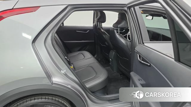 Kia Di Ol Nu Niro 2024 Серебристо-серый из Кореи, фото 2