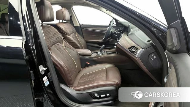 BMW 5 Series (G30) 2020 Черный из Кореи, фото 2