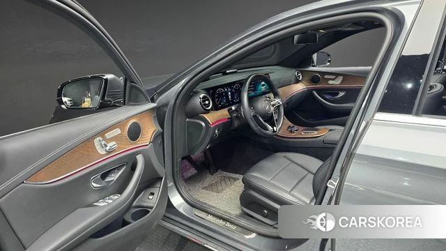 Mercedes-Benz E-Class W213 2021 Серый из Кореи, фото 2